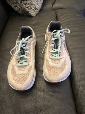Altra Escalante 2.5 neutral running shoes pink/blue women size 7.5